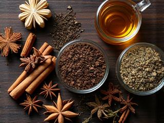 Különböző gyógyteák és fűszerek egyedi keverékekhez